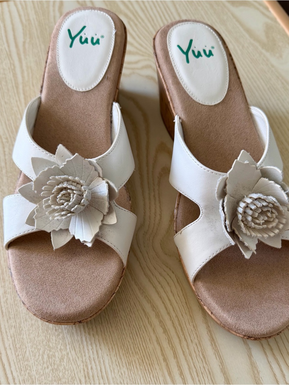 Yuu Cream Floral Leather Slide Mules
